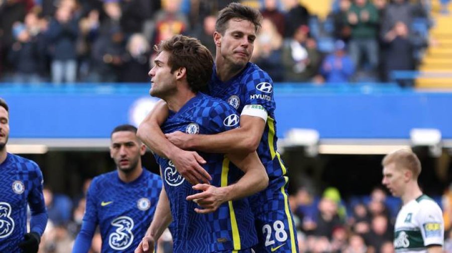 Chelsea “i hakmerret” Barcelonës, bllokon transferimin e Azpilicuetas dhe Alonsos