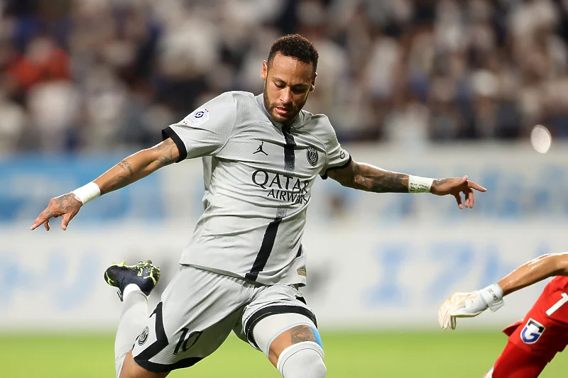 Neymar kërcënohet me padi për mashtrim për shkak të transferimit te Barcelona