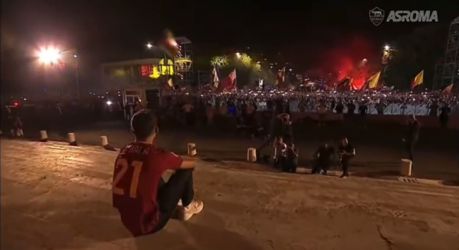 VIDEO/ Pritje madhështore, Dybala emocionohet nga spektakli i mbi 10 mijë tifozëve të Romës