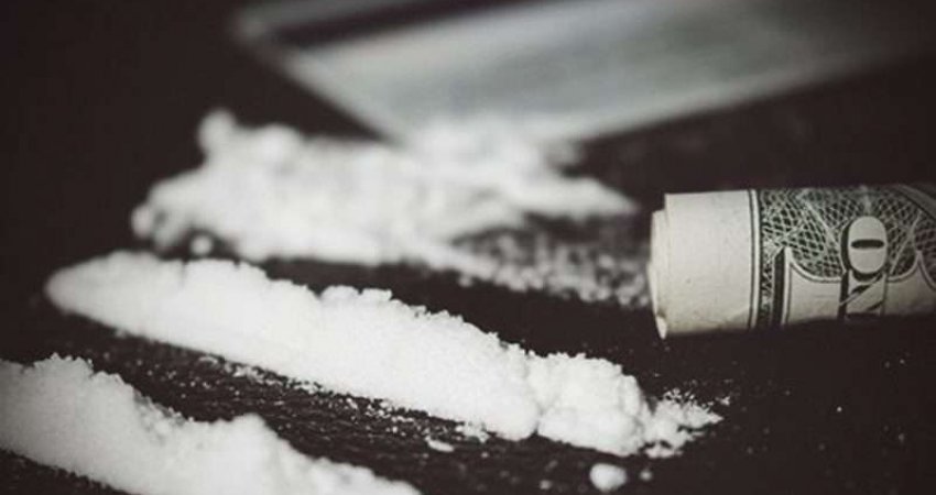 Zvicër: 24 vjeçari shqiptar kapet me një kilogram kokainë dhe shtatë heroinë