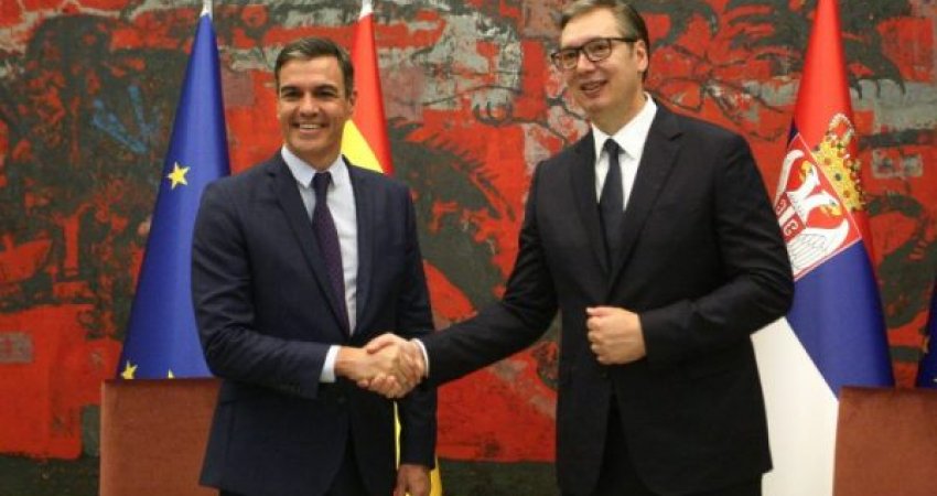 Spanja ia mbanë anën Serbisë për Kosovën, Vuçiq e çon në qiell kryeministrin spanjoll