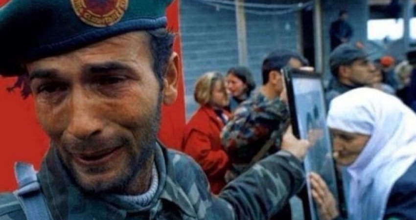 Ushtari i UÇK-së në foton ikonike njofton se sot djali iu bë ushtar i FSK-së