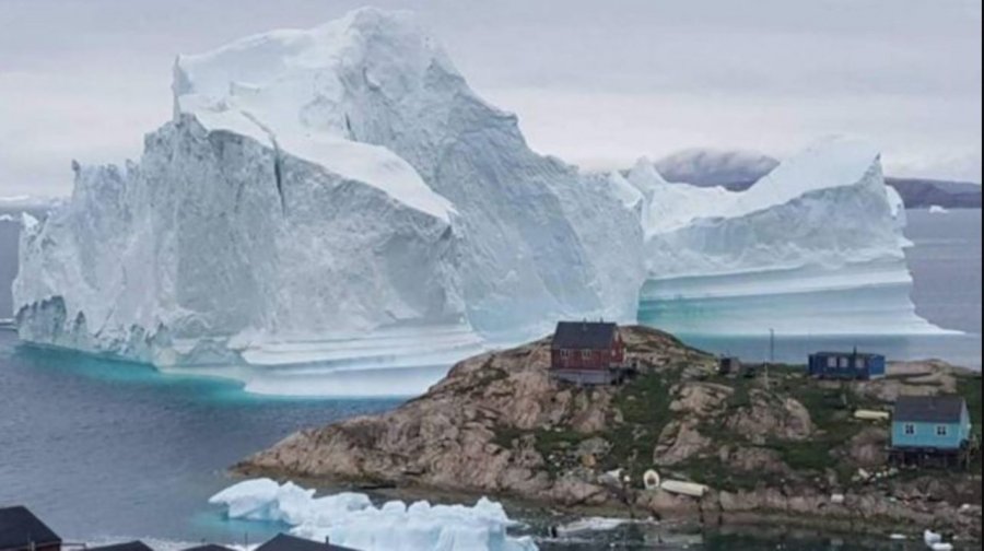 ‘Po rrimë me vetëm një bluzë’/ Shkrirje masive akujsh nga ‘vapa’ në Groenlandë