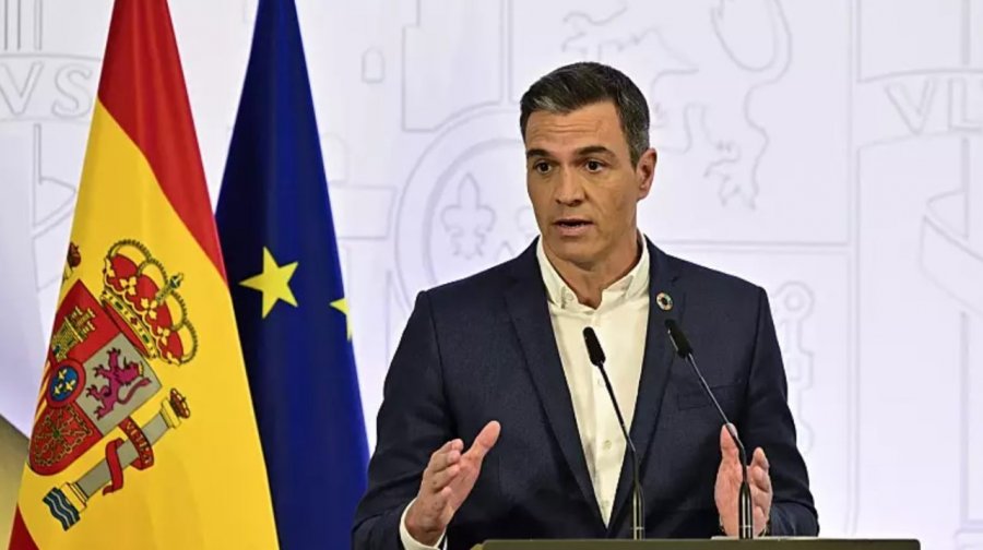 Arsyeja pse kryeministri i Spanjës u kërkon zyrtarëve që të heqin kravatën