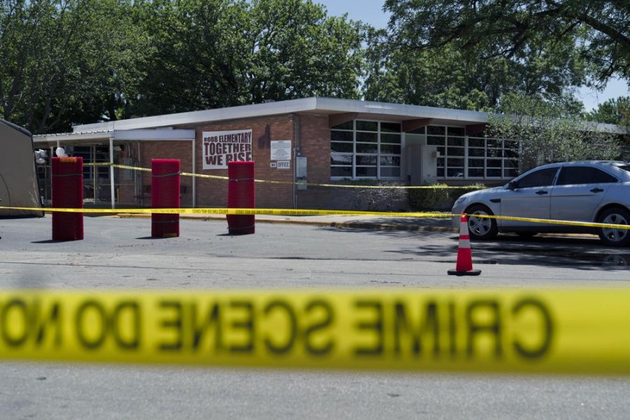 Policia e Teksasit: Dera e shkollës u mbyll, por nuk u kyç para sulmit mbi fëmijët