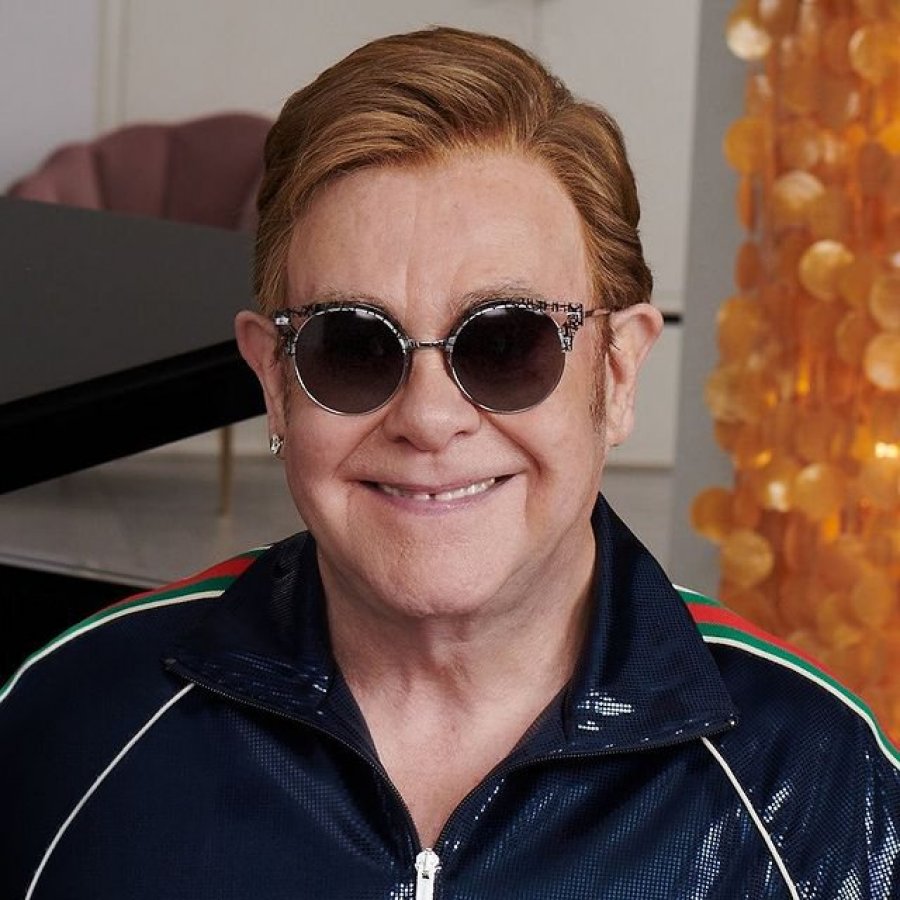 Fansat të shqetësuar për gjendjen e tij/ Elton John përfundon në karrige me rrota 