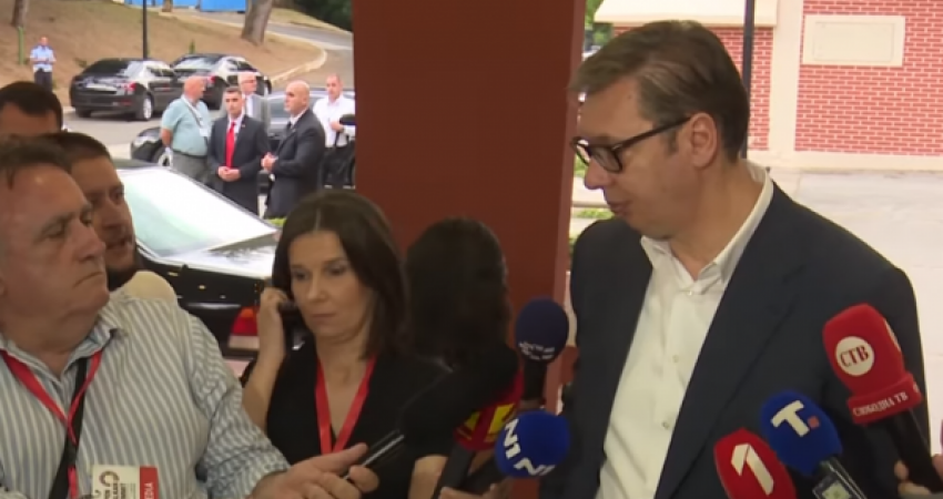 Vuçiq i reagon gazetarit shqiptar në Ohër: Ju e quani Republika e Kosovës, ne e quajmë ndryshe