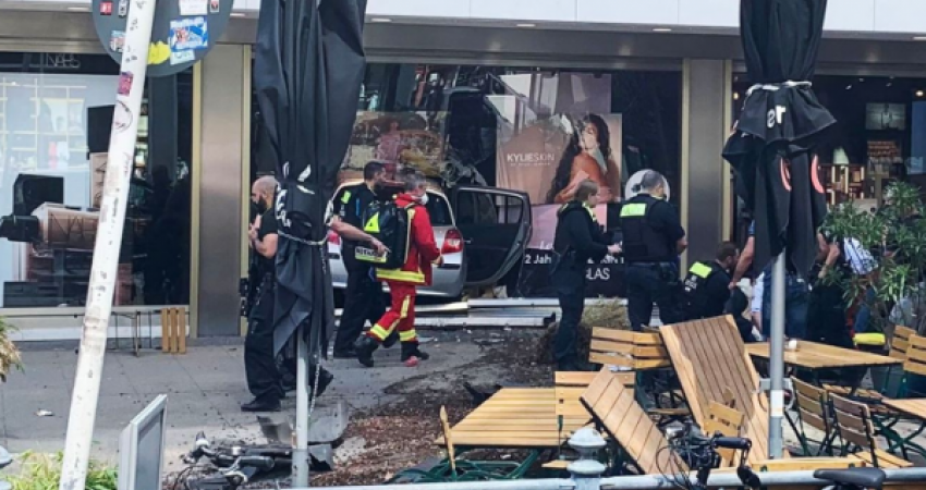 Mes turmës në Berlin u fut duke vrarë një person e lënduar 30 të tjerë, çka u gjet në automjetin e tij