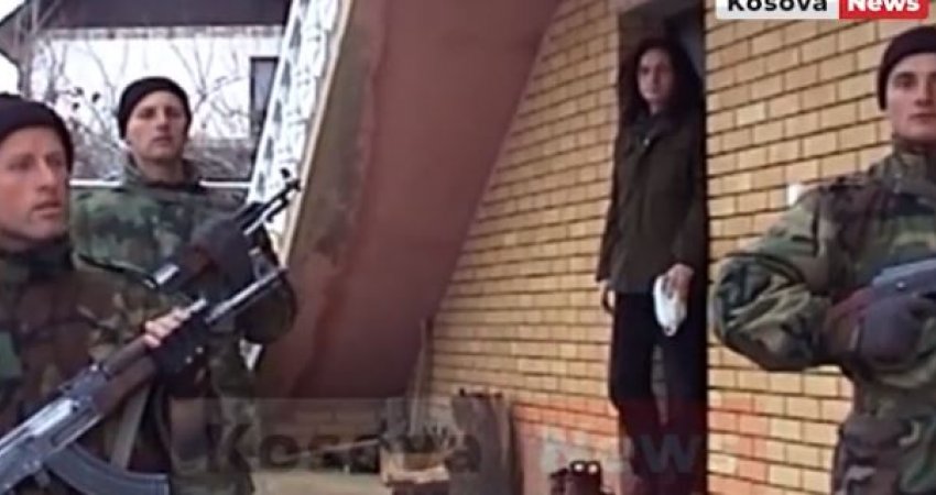 Del video ku shihet Albin Kurti në Shtabin e Përgjithshëm të UÇK-së në vitin 1998