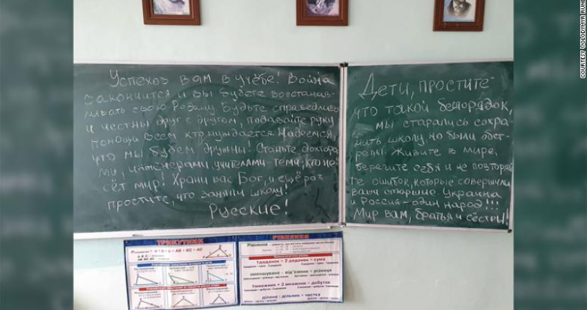 “Fëmijë, kërkojmë falje për rrëmujën”, mesazhi i forcave ruse në tabelën e një shkolle në Ukrainë