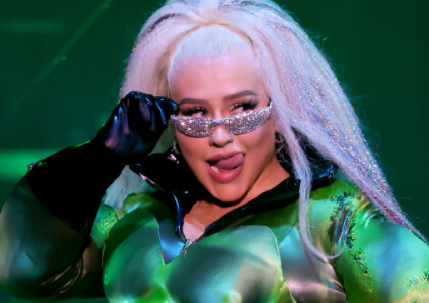 Pse veshja e  Christina Aguilera zgjoi polemika të mëdha?