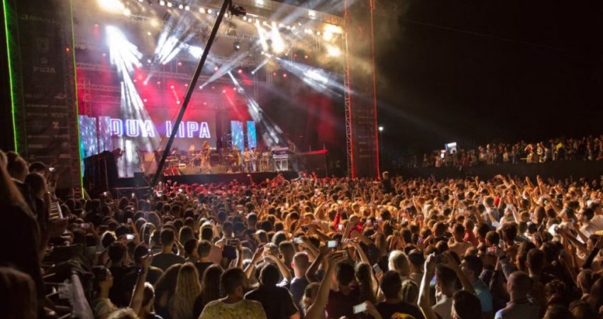 Largimi nga Kosova i 'Sunny Hill Festival', në fokus të mediave britanike