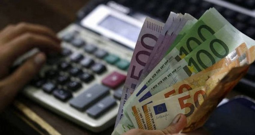 Me shërbimet më të shtrenjta në rajon, bankat komerciale në Kosovë