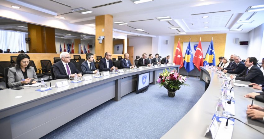 Qeveria njofton se çfarë u diskutua në takimin Kurti- Çavuşoğlu