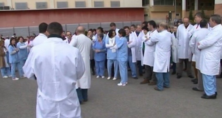 Rreth 600 mjekë në Kosovë janë të papunë