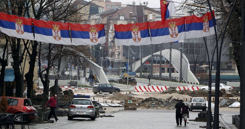 ​Institucionet ndërkombëtare të sigurisë: Vuçiq ka dhënë urdhër të digjen pikat kufitare
