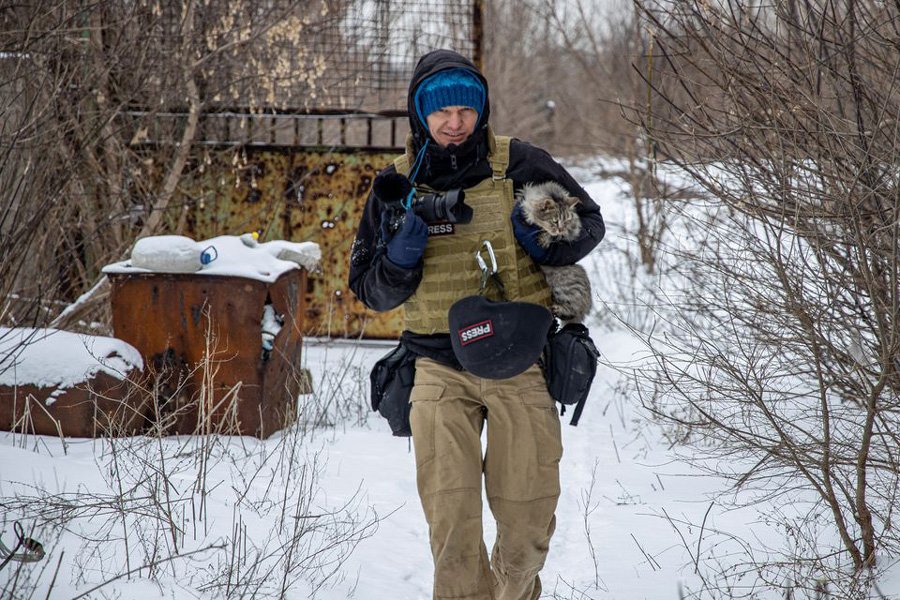 Reporterët pa Kufij: Gazetari ukrainas dhe ushtari u ekzekutuan me gjakftohtësi nga rusët
