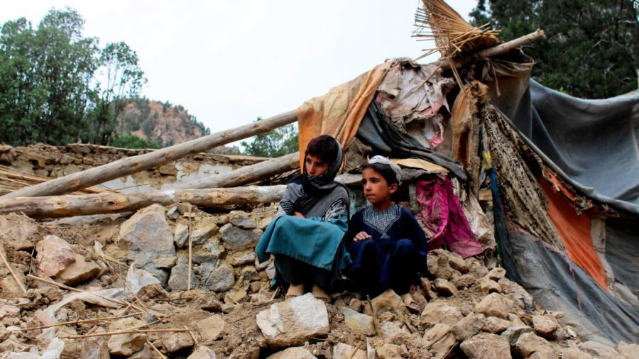 Në foto: Tërmeti vdekjeprurës që goditi Afganistanin