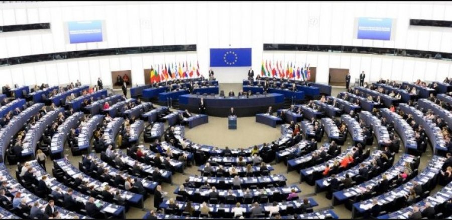 PE miraton raportin e KE-së për dhënien e statusit kandidat për Ukrainën dhe Moldavinë