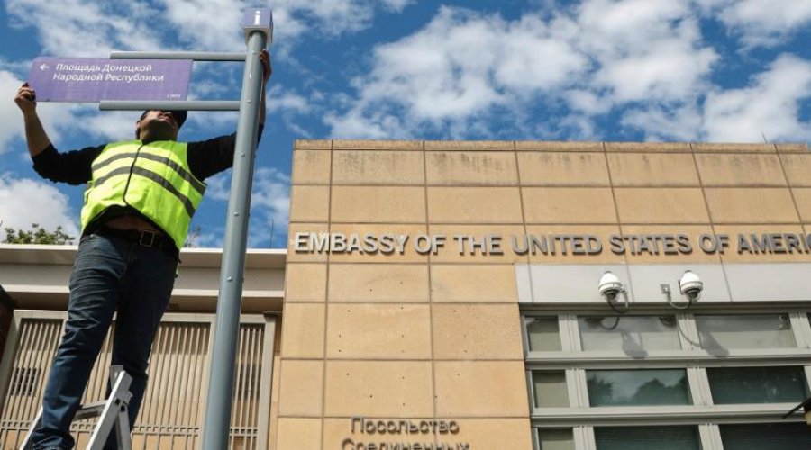 Rusia ndryshon emrin e sheshit përpara Ambasadës të SHBA-së në Moskë
