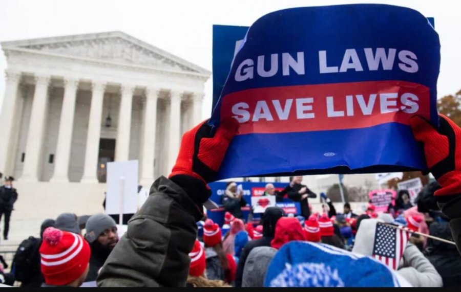 Gjykata e Lartë në SHBA rrëzon ligjin që ndalonte qytetarët e Nju Jorkut të mbanin armë