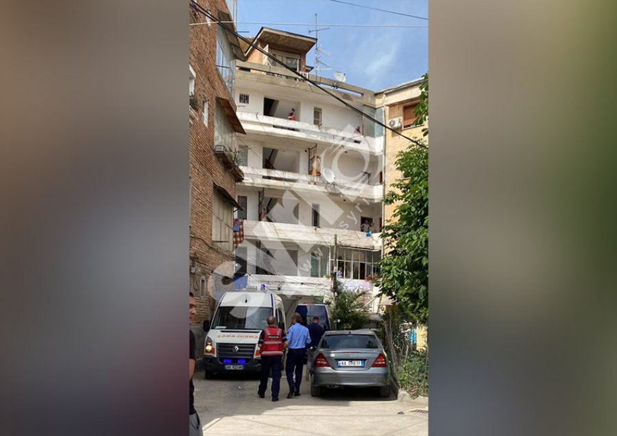 E rëndë në Korçë/ Nëna gjen të pajetë djalin