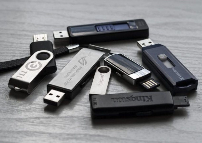 USB humbi me të dhënat personale të 460,000 njerëzve në Japoni