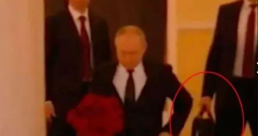 Njeriu që mbante çantën me kodin bërthamor të Putinit goditet me plumb në kokë 