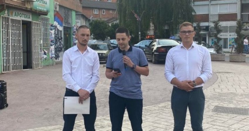 Në veri të Mitrovicës, vetëm tre serbë dalin në protestë kundër marrëveshjes për energjinë