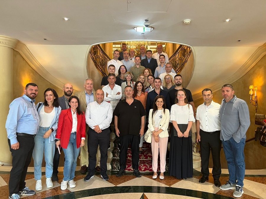 Drejtuesit e kompanisë së njohur shqiptare mblidhen në Vjenë për rritjen e mëtejshme