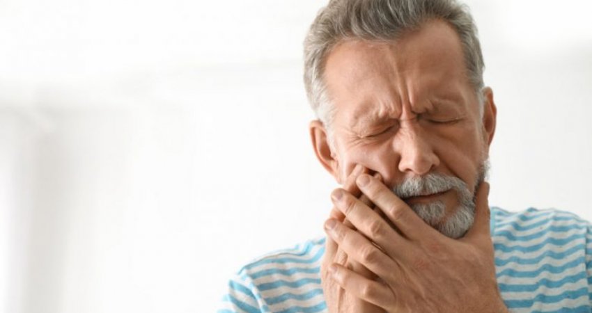 Kundër dhimbjes së dhëmbëve: Ndihmoni veten sa më shpejt që të mundeni me gjërat që tashmë i keni në shtëpi