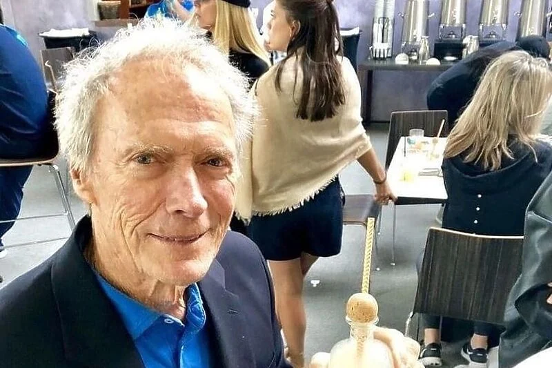 Tre zakone të të ngrënit që ndihmojnë Clint Eastwood të ndihet i ri edhe në moshën 92-vjeçare