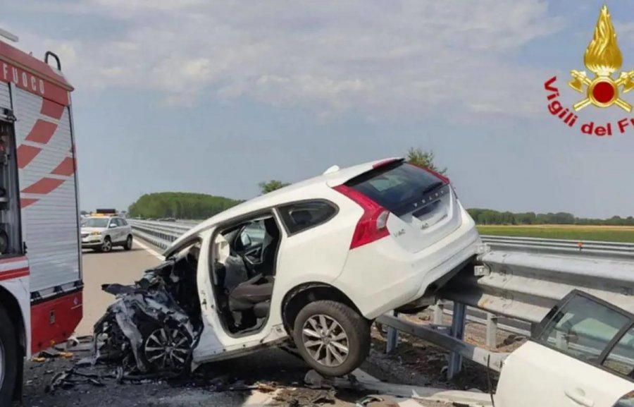EMRI - Aksidenti/ Vdes shqiptarja, shoferi italian po udhëtonte kundravajtje në autostradë