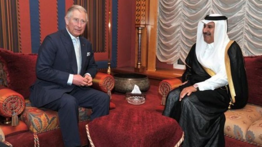 Princi Charles pranoi 3 milionë euro para të gatshme nga një sheik i Katarit – pretendon një raport