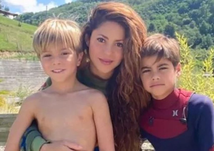 Shakira harron Piquen, këngëtarja nis pushimet në Spanjë së bashku me fëmijët e saj