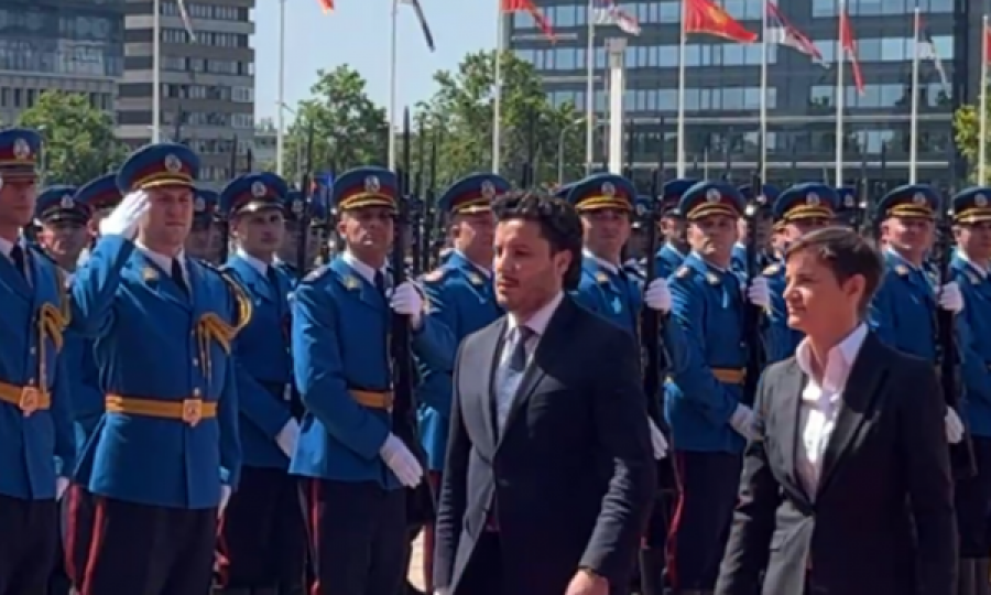 Abazoviç pritet me ceremoni shtetërore në Beograd
