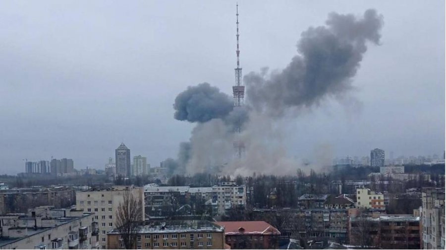 FOTO/ Rusia sulmon sërish Ukrainën, godet kullën televizive në Kiev, ndërpritet sinjali 