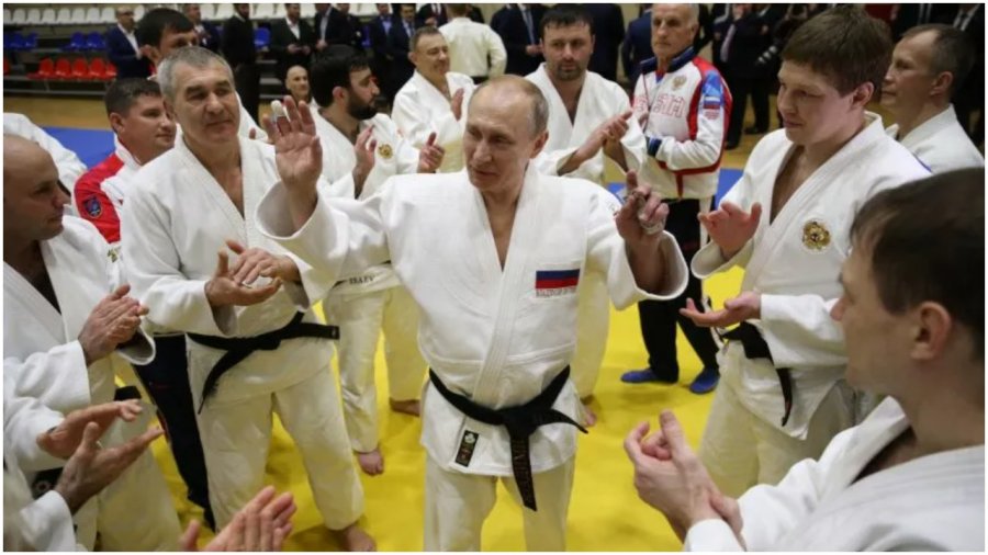 Tjetër sanksion nga bota e sportit për Putinin, i heqin rripin e zi në Taekwondo
