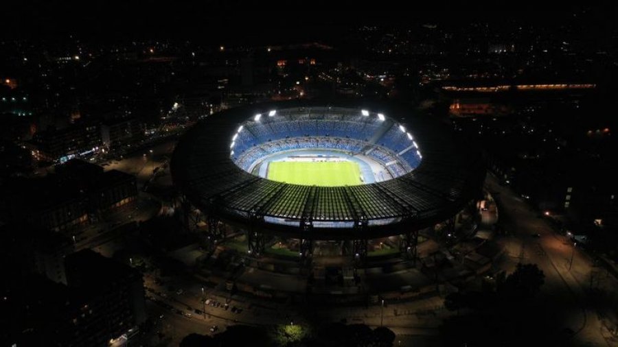 ‘Avullojnë’ biletat/ Stadiumi ‘Diego Maadona’ i tejmbushur për supersfidën Napoli-Milan
