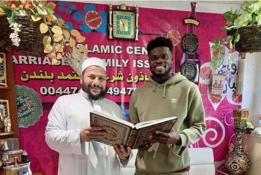 Futbollisti i Arsenalit, Thomas Partey është konvertuar në Islam