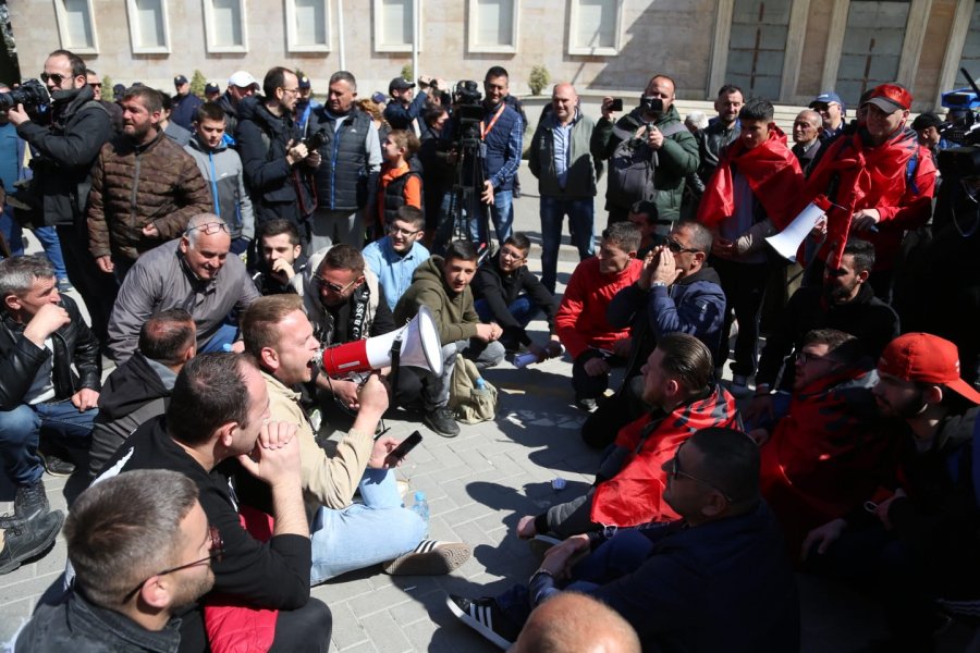 Protesters in Tirana plan to continue for the next 24 hours outside the prime ministry