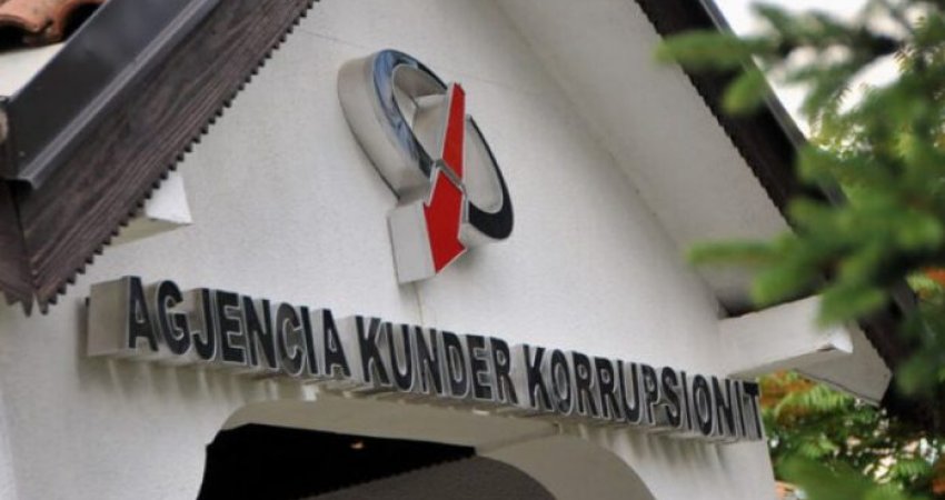 Antikorrupsioni i 'detyron' deputetin e LDK’së dhe Drejtorin e Infektivës që të heqin dorë nga bizneset private
