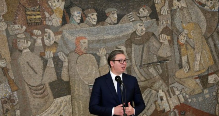 Serbët kërcënojnë me largim nga Kosova, Vuçiç takim urgjent me grupin e Kuintit