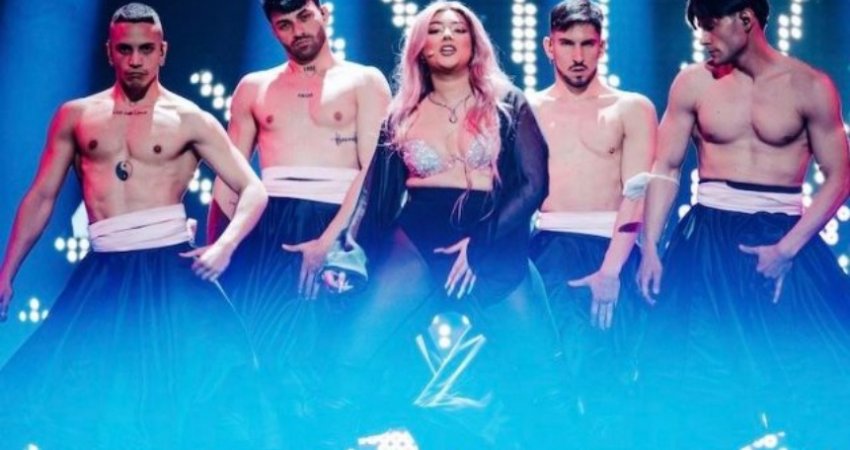 Faqja zyrtare e “Eurovisionit” fshin nga ‘Instagrami’ foton e Ronela Hajatit duke prekur pjesën intime