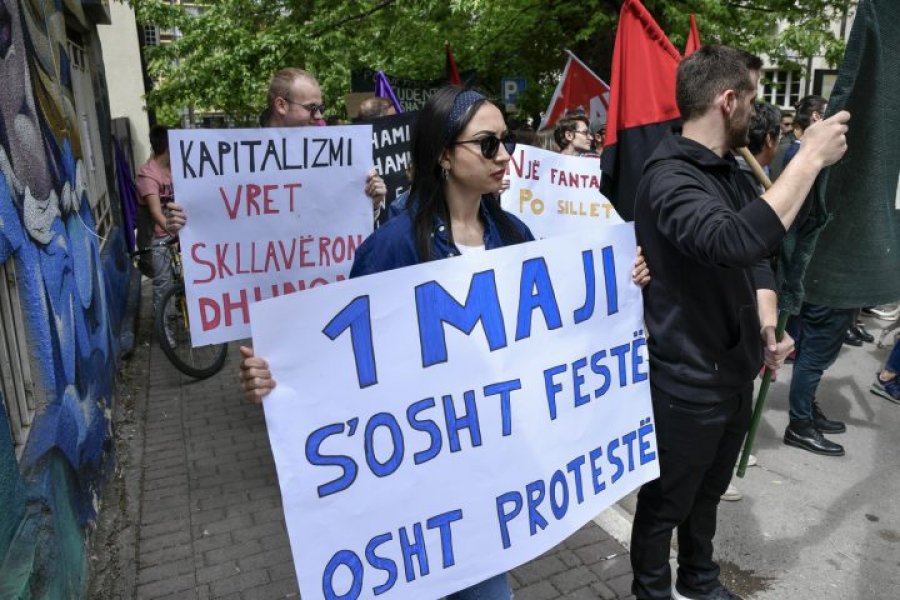 Marsh proteste në Prishtinë për të përkujtuar 1 Majin