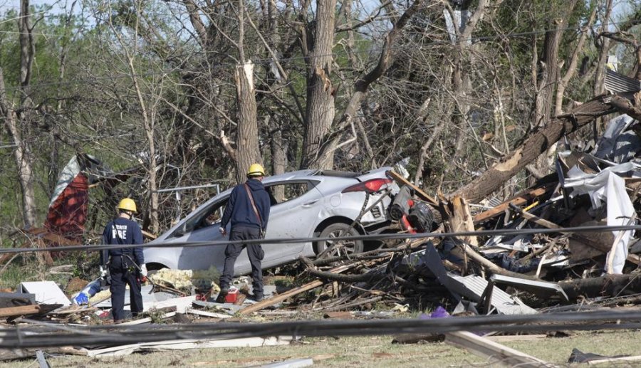 Tornadoja shkatërron qindra shtëpi në Kansas, humbin jetën tre studentë