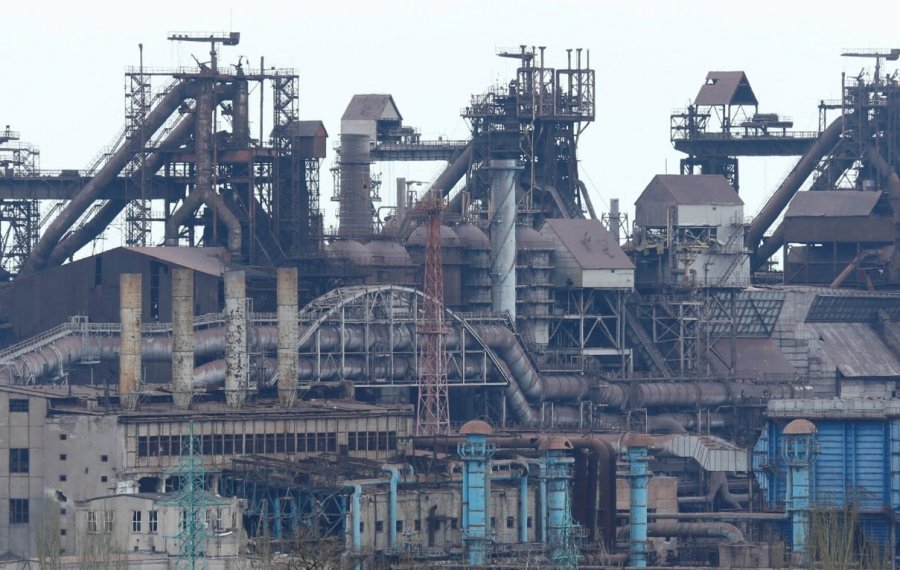  Zelensky: Evakuohen 100 personat e parë nga fabrika e çelikut