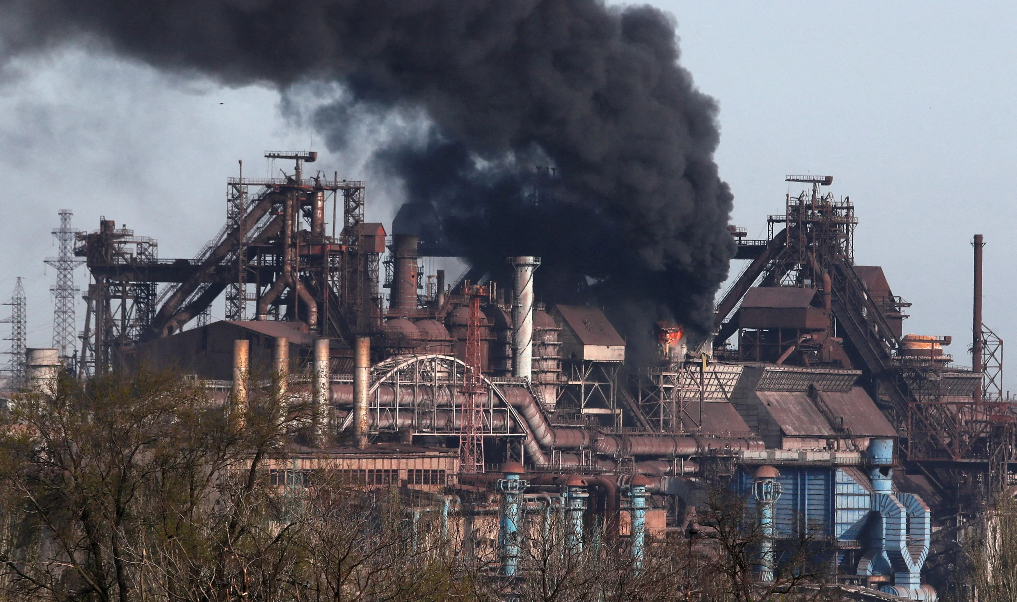 Komandanti ukrainas brenda uzinës së çelikut në Mariupol tregon për evakuimin e civilëve