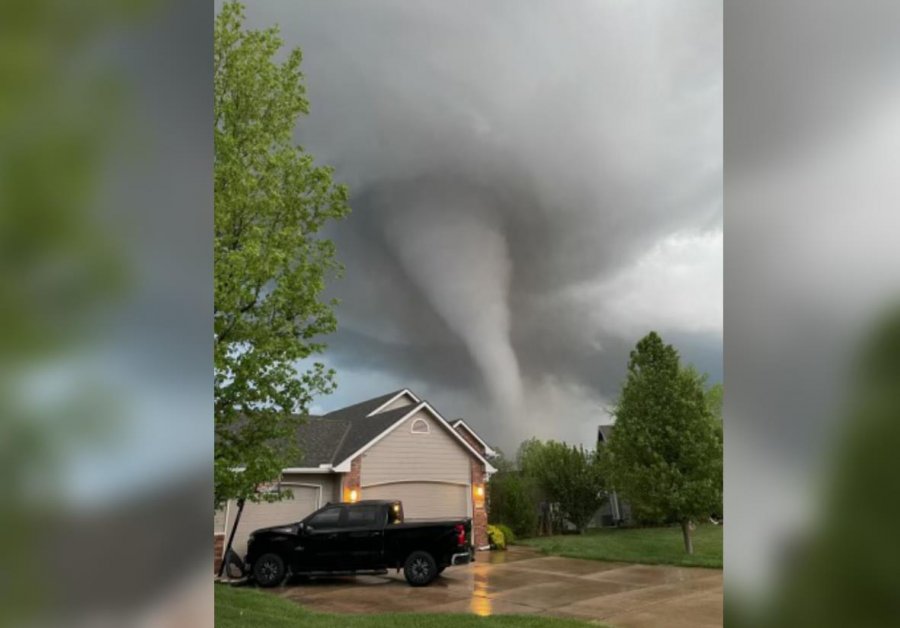 VIDEO/ Tornadot bëjnë kërdinë në Kansas, mijëra godina të dëmtuara
