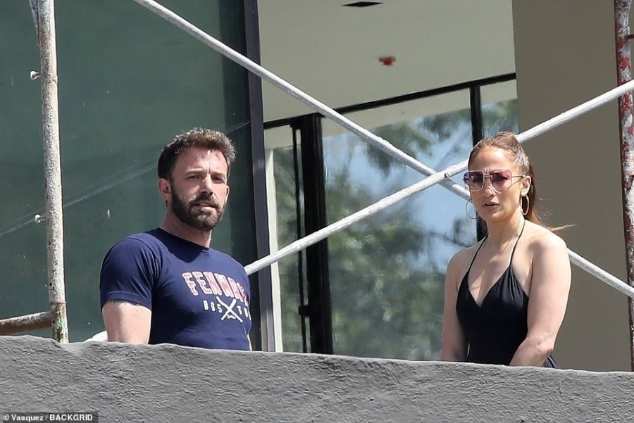 FOTO/ Jennifer Lopez dhe Ben Affleck fillojnë punimet për shtëpinë e tyre të re